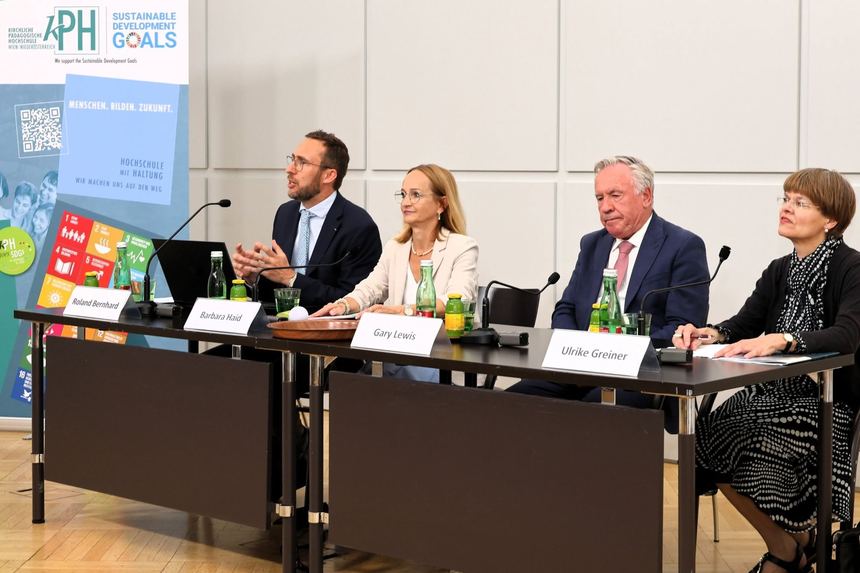 Podium of the 2025 press conference: Roland Bernhard, Barbara Haid, Gary Lewis, Ulrike Greiner